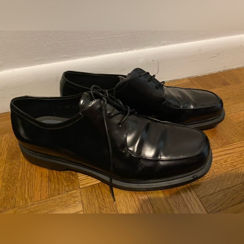 Prada Mens leather dress shoe. Dark Brown 8.5. Worn only a handful of times.
